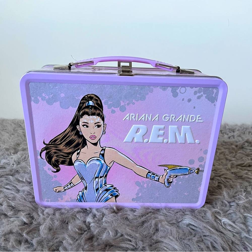 NEW Ariana Grande R.E.M. Limited Edition Collectible Throwback Lunchbox